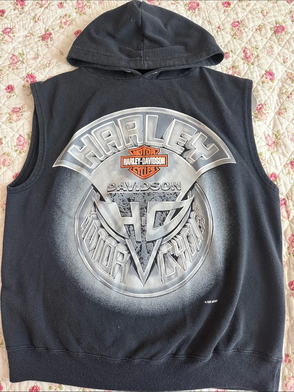 Vintage Harley-Davidson Black Sleeveless Hoodie with Silver Emblem and Orange
